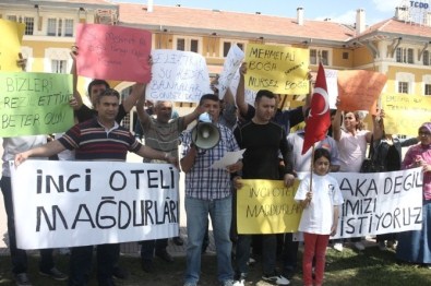 Maaş Ve Tazminatlarını Alamayan Otel Çalışanları Eylem Yaptı