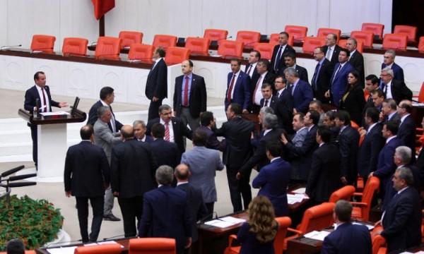 CHP'li Özcan'dan Kahraman'a ağır hakaret