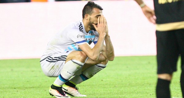 Aslan gözünü Mehmet Topal'a dikti!