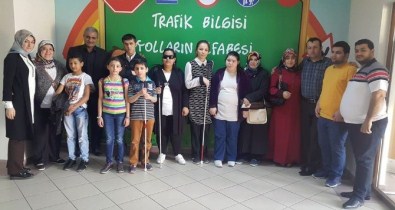 Esenyurt Belediyesi'nden Görme Engelli Vatandaşlara Trafik Eğitimi