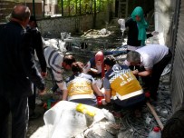FAZLA KILO - İnşaat İskelesi Yıkıldı, 4 İşçi Yaralandı
