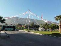 Manisa Sokakları Siyah Beyaz Bayraklarla Donatılıyor