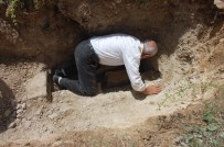 DERE YATAĞI - Mezarı Açıp 30 Yıllık Cesedi...