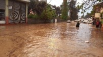 MEHMET YÜREK - Osmaniyede Şiddetli Yağmur Hayatı Felç Etti