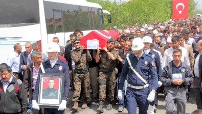 Şehit Özel Harekat Polisini Binler Uğurladı