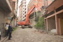 İBRAHIM SAĞıROĞLU - Yomra'da Kentsel Dönüşümde İlk Kazma Vuruldu