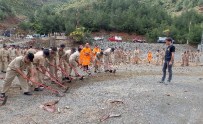 UZMAN ERBAŞ - Aksaz'da Askerlere Yangın Söndürme Eğitimi