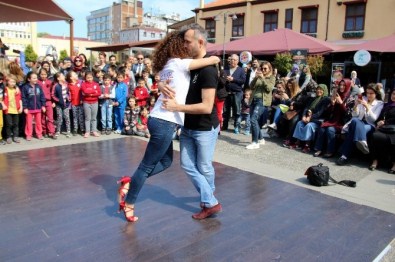 Bulvar AVM'den Dans Gösterisi