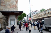 BOMBA PANİĞİ - Bursa'da Tarihi Çeşmede Bomba Paniği