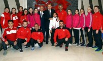 Erdoğan'dan Karatecilere Moral Ziyareti