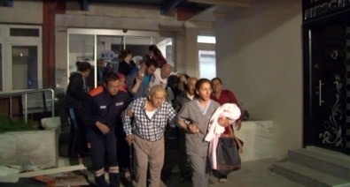 İzmir'de Hastanede Çıkan Yangın Korkuttu