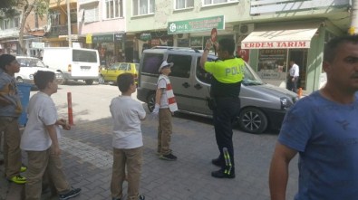 Minik Trafikçiler İş Başında