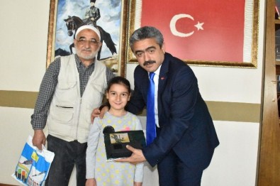 Minik Zeynep, Başkan Alıcık'ı Duygulandırdı