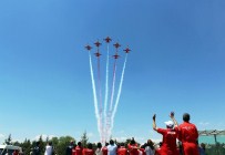 ZİHİNSEL ENGELLİ ÇOCUKLAR - Türk Yıldızlarından 'Özel' Çocuklara' Özel Gösteri