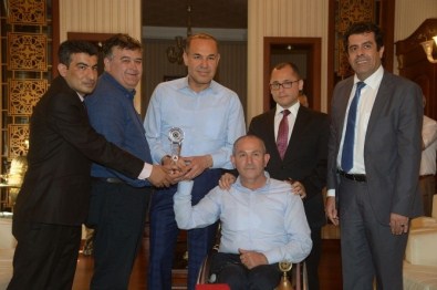 Türkiye En İyi Uygulama Ödül'ü Adana Kent Konseyi Engelli Meclisi'ne