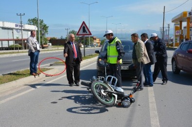 Yaya Yolundan Geçen Motosiklet Otomobille Çarpıştı Açıklaması 1 Yaralı