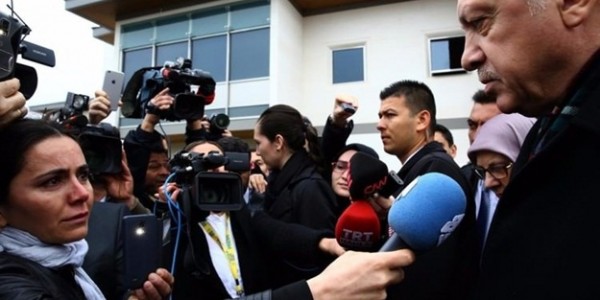 Erdoğan'a ağlayarak soru soran gazeteci