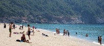 KLEOPATRA - Alanya'da Yerli Ve Yabancı Turistler Denize Akın Etti