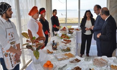 Bandırma Onyedi Eylül Üniversitesi Erdek MYO Turizm Öğrencileri Yemeklerini Görücüye Çıkardı