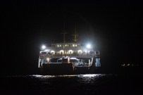 KURU YÜK GEMİSİ - Çanakkale Boğazı'nda Feribot Arızalandı, Yolcular Denizde Kaldı