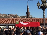 MİLLİ SELAMET PARTİSİ - Başbakan Davutoğlu ve Melih Gökçek eski milletvekili Emin Acar'ın cenazesine katıldı