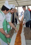 REKOR DENEMESİ - Rekor denemesi için 23 metre lahmacun yaptılar