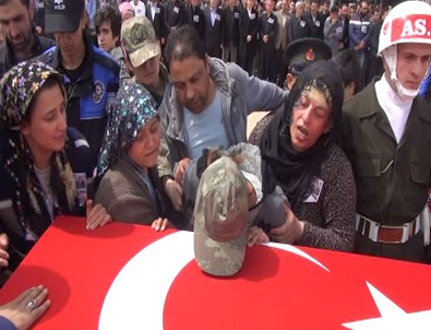 Şehit kızından yürek burkan sözler: Sen merak etme baba annemler bana emanet