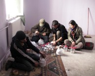 Kürtçe şarkılar eşliğinde çaydanlık bombası