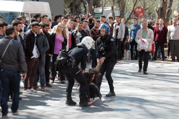 Başkent'te stant gerginliği