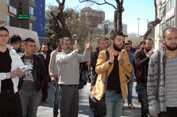 Başkent'te stant gerginliği