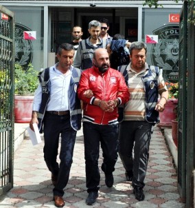 21 Mağazayı Folyo Kaplı Çanta İle Soydular