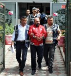 RIYAD - 21 Mağazayı Folyo Kaplı Çanta İle Soydular