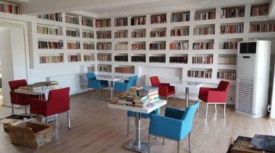 Eruhlu Gençler İçin 'Kitap Kafe' Açıldı