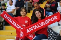 ENGELLİ ÖĞRENCİ - Büyük Antalyaspor Derneği, 150 Çocuğu Maça Götürdü