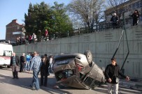 Korkuluklara Çarpan Otomobil Köprüden Uçtu Açıklaması 2 Yaralı
