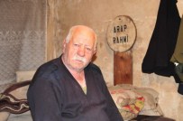 YAŞLILIK MAAŞI - Mezar Tahtası Başucunda Uyuyor