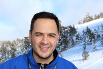 KULAK AMELİYATI - Op. Dr. Demirel Açıklaması 'Kepçe Kulak Özgüveni Zedeliyor'