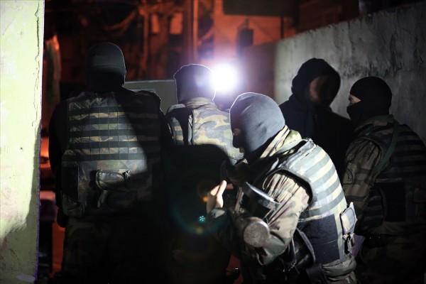 İstanbul'da çeşitli adreslere şafak operasyonu