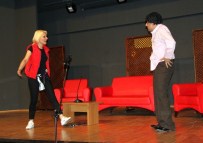 Didim'de Engelliler Yararına Tiyatro Oynandı