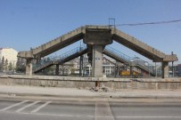 ENGELLİ ASANSÖRÜ - Eski Üst Geçitte Yıkım İşlemleri Gece Yapılıyor