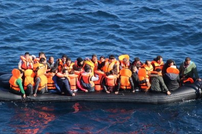 Günde 2 Bin 200 Sığınmacı Yunanistan'a Geçti