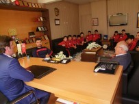 Minik Güreşçiler Başkan Gökce'yi Ziyaret Etti