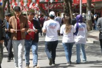 FARKINDALIK GÜNÜ - Otizme Dikkat Çekmek İçin Broşür Dağıttılar