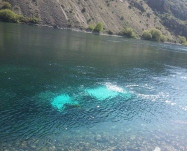 Pikniğe Giden Gençlerin Otomobili Nehre Uçtu