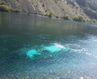 Pikniğe Giden Gençlerin Otomobili Nehre Uçtu