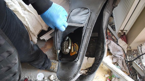 Gitar Çantasında Bomba Düzeneği Çıktı