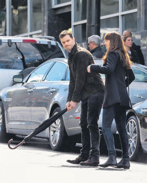 Şemsiyeyle golf oynadı