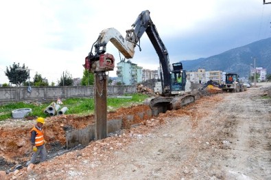 Finike'ye 180 Kilometre Kanalizasyon Döşeniyor