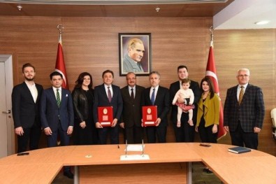 Hayırsever Mersin Ailesi'nden Eğitime 3 Milyon 250 TL Destek