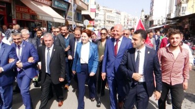 Meral Akşener, Kilis'te 'Başbakan Meral' Sloganlarıyla Karşılandı